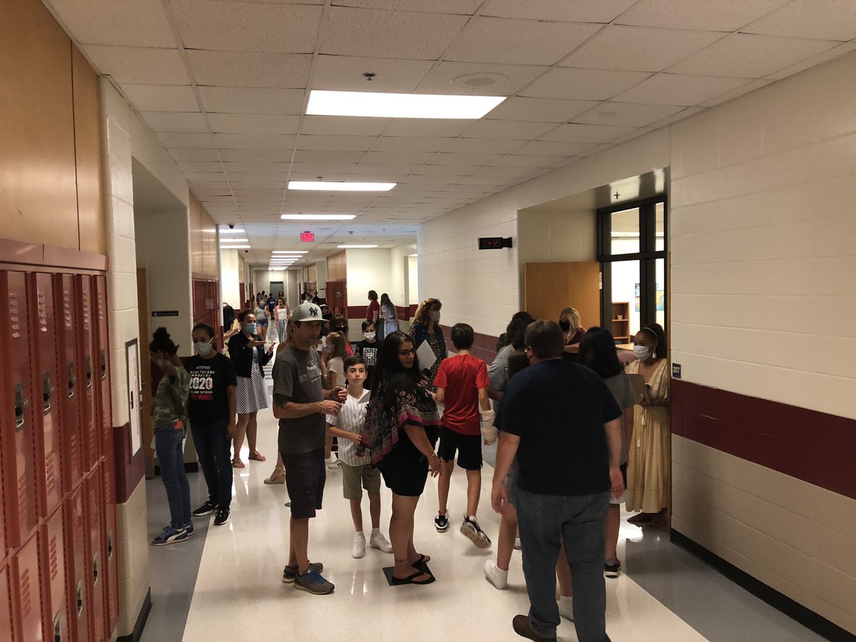 pamela_estesMES's tweet photo. 6th grade Open House was a big success! It was so great seeing all of our new @WoodstockMS families tonight! It’s going to be a great year! @Prin_Santoro @CherokeeSchools #CCSDfam #WMSfam #WMSwolfpack https://t.co/uFnU6sUlsY