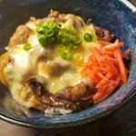 バカにできない旨さ!？「世界一簡単で旨いチーズ牛丼」の作り方!