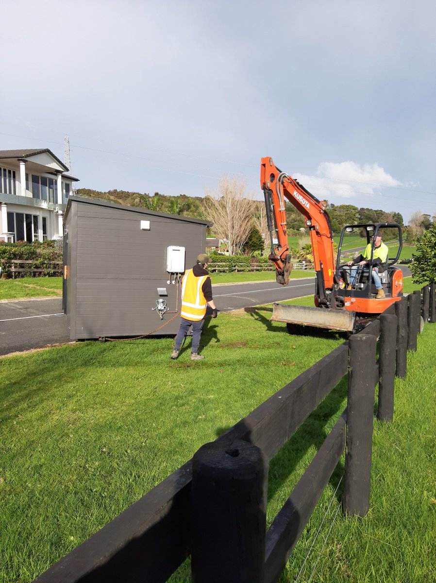 HouseMeNZ's tweet photo. Have space on your lawn? 
Grown children coming home to live? 
Mum/Dad getting older and you want them close by? 
Need some more space for whanau? 

Get one of these bad boys delivered in 12 weeks

#HouseMeNZ #TinyHomesNZ #TinyHomeNation https://t.co/qGIXN7E1mu