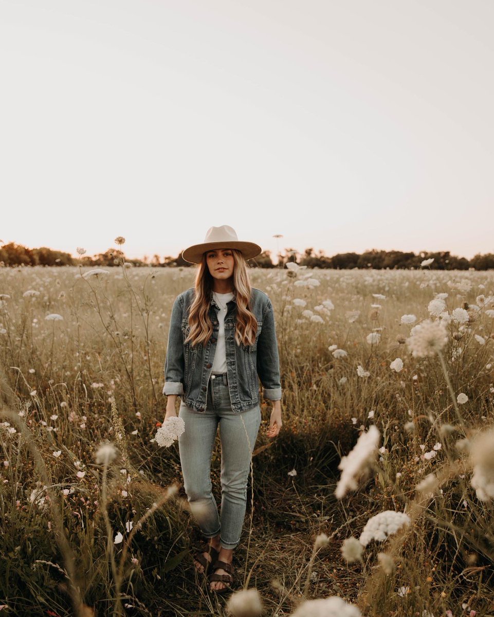 hiiii twitter. thought i’d share this with you guys. i only have a few more time slots left. message me if you want to snag one 😊