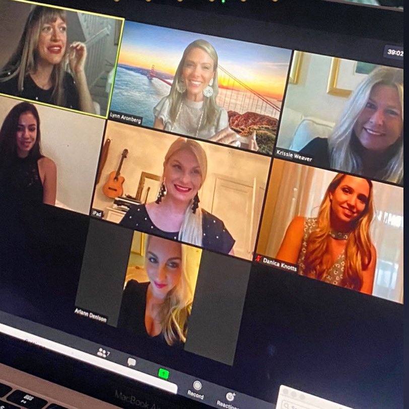 LynnAronberg's tweet photo. So booked up today with @BookedUpPB 💁🏼‍♀️📚🌴 https://t.co/hEdidWq7PS