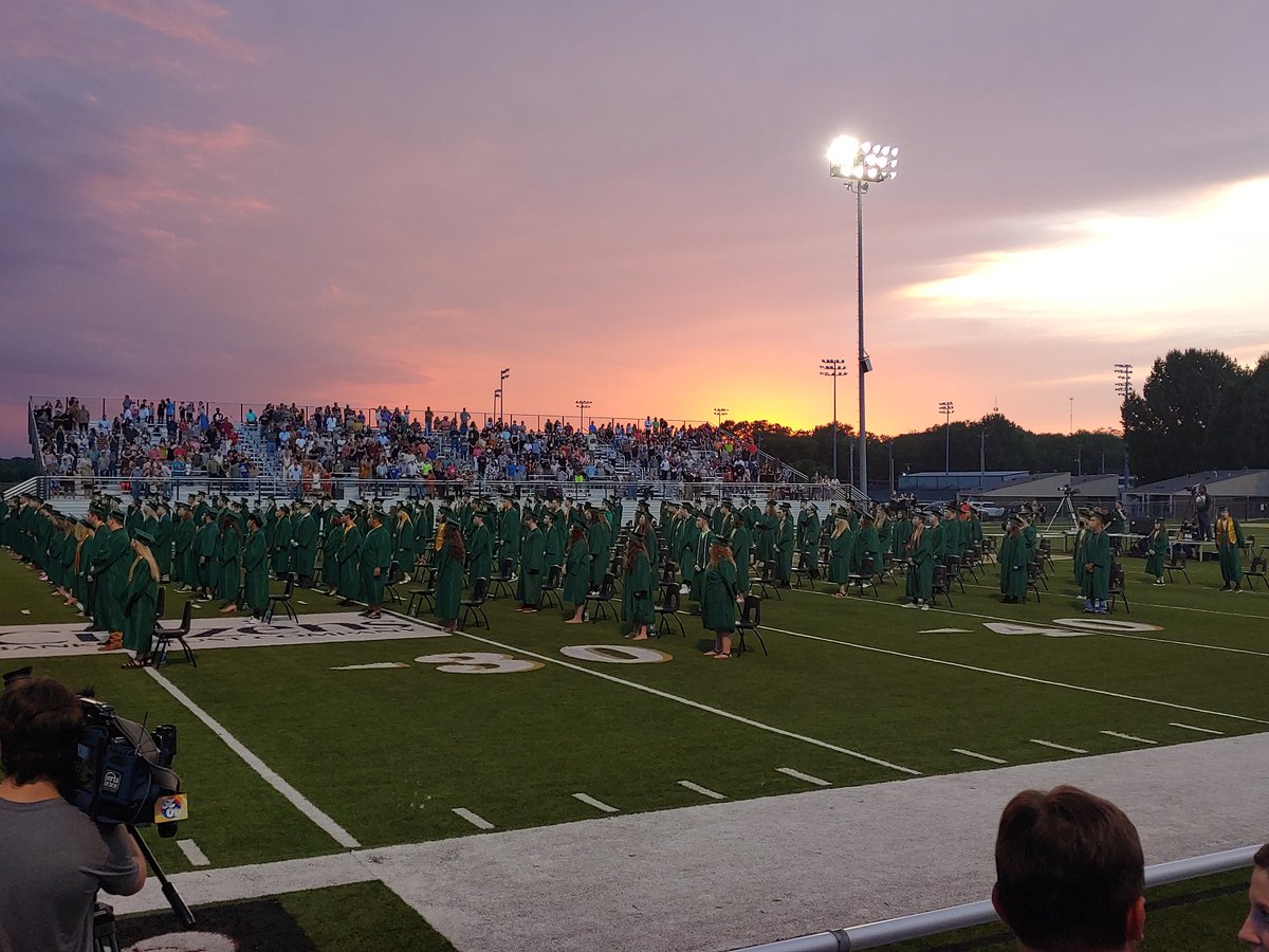 Mrs_Dickens24's tweet photo. "Hope is being able to see that there is light despite all of the darkness.” – Desmond Tutu
Congratulations class of 2020!
By far one of my favorite classes I have taught in my 14 years of teaching. I will miss you... #thisisgoodbye
#untilnexttime @almahigh_school @AlmaSchools https://t.co/nDjutl4N3B