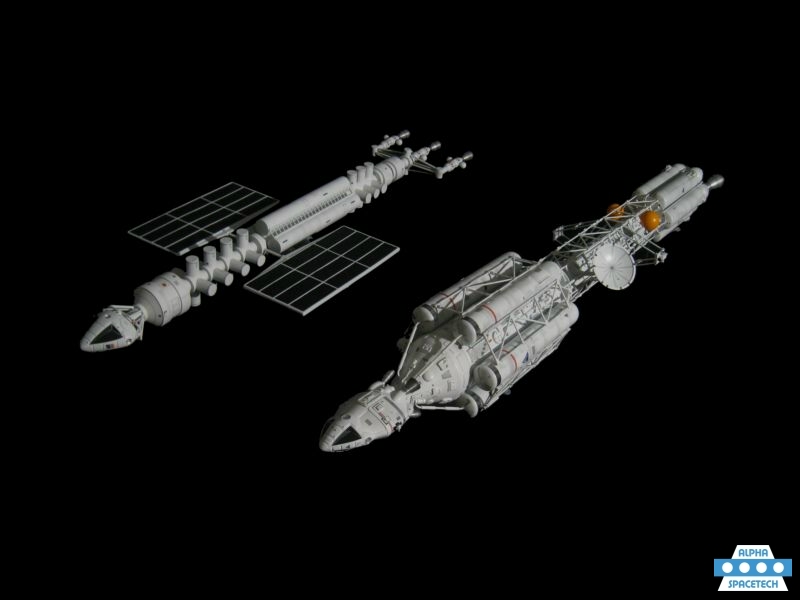 customkits9000's tweet image. Thread🚀

1. Space: 1999 featured several ships influenced by the 2001: A Space Odyssey main vessel Discovery&apos;s general configuration - long, spindly, large engines, midsection radio antenna dish, Eagle Transporter nose.

The Meta and Ultra Probes (models by Alpha-Spacetech)⬇️