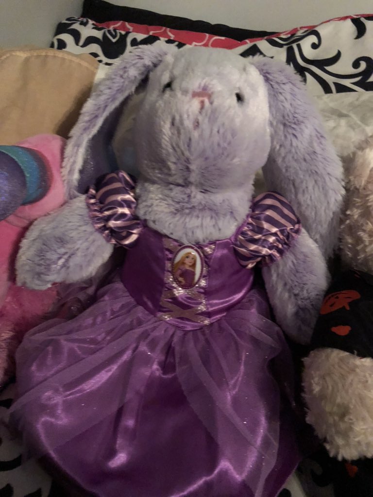 rapunzel: 7/10VERY SOFT!!! and squishy! the dress texture kinda bothers me, but i love hugging him