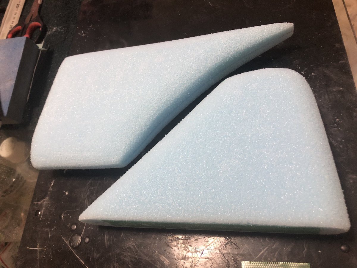 TTokita3's tweet photo. ツールボックス&amp;ストレージボックス製作　#1

先日、最後の工程で離型剤を塗り忘れて
真空圧着→釜焼きしたら完全に密着。
って事で新しく作り直し。
今回は新たにストレージボックスも同時に製作中
#FELTIA #DIY #カーボンパーツ #暇つぶし https://t.co/5tW9vM7brb