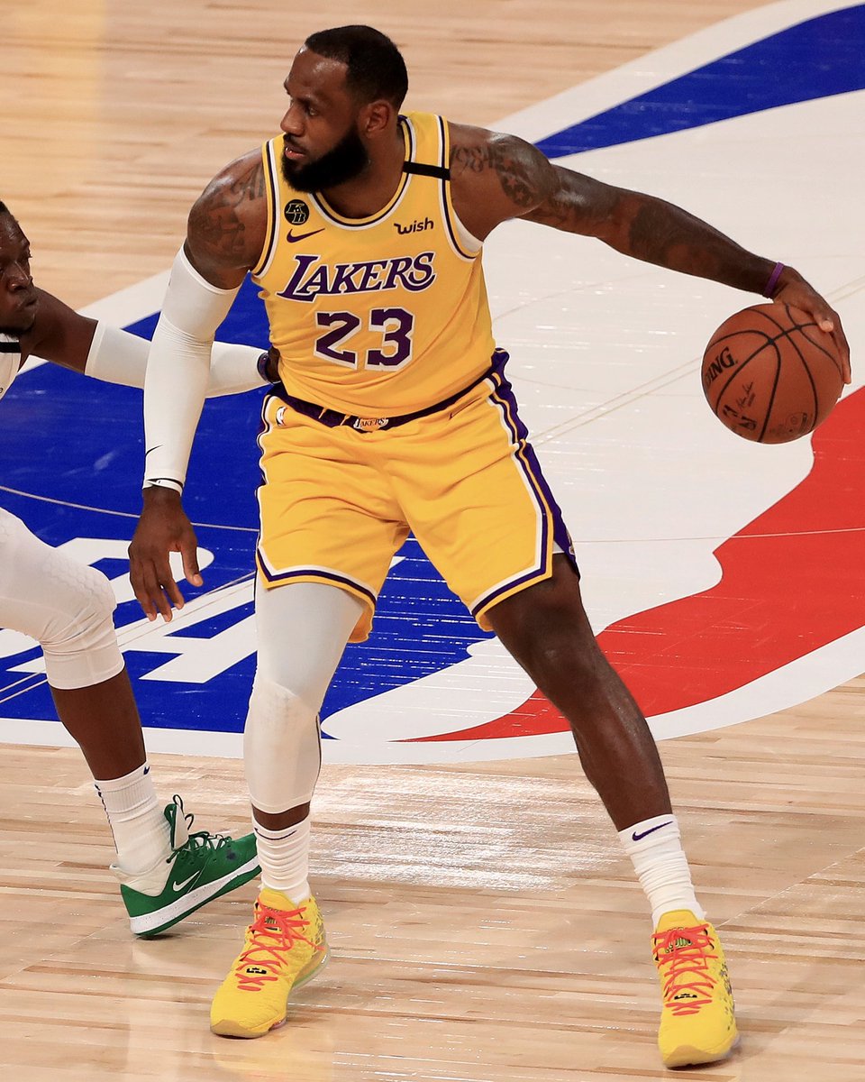 NBAKicks's tweet photo. .@KingJames breaks out an alternate version of the ‘Command Force’ Nike LeBron 17. #NBAKicks #WholeNewGame https://t.co/YFB13XdHb4