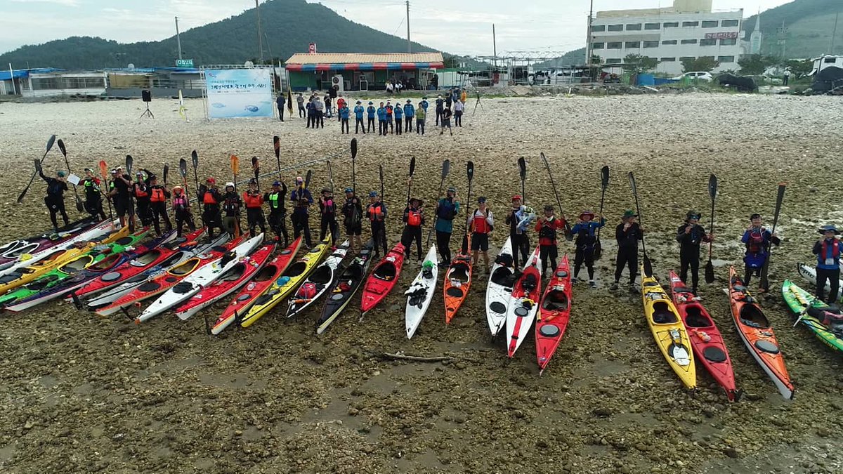 docu3days's tweet image. 🇰🇷 서쪽 끝을 지키는🇰🇷
🏞격렬비열도🏞
(나도 독도만큼 유명해 질테야..!)
46명의 카약커들이 🛶🛶🛶
함께한 2박 3일간의 치열했던 챌린지
(+무인도에서의 캠핑은 덤...)
카약이 막 뒤짚히기도 했다는데....😱😱
이들의 여정은 무사히 마칠 수 있을까?
8월 2일 11시 05분 KBS2 TV에서 함께해요😊😊