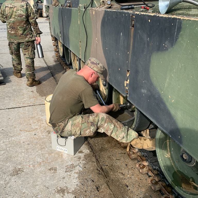 Desert_Rogues's tweet photo. It's 1700 somewhere. Here in Rogue Nation we're focused on readiness. Wildbunch mechanics and crewman are getting after it in 100 degree heat to keep the fleet maintained.

#maintenance #OR90 #WePierce #ROTM #raidersfirst #tearitup https://t.co/wzCSuYrg12
