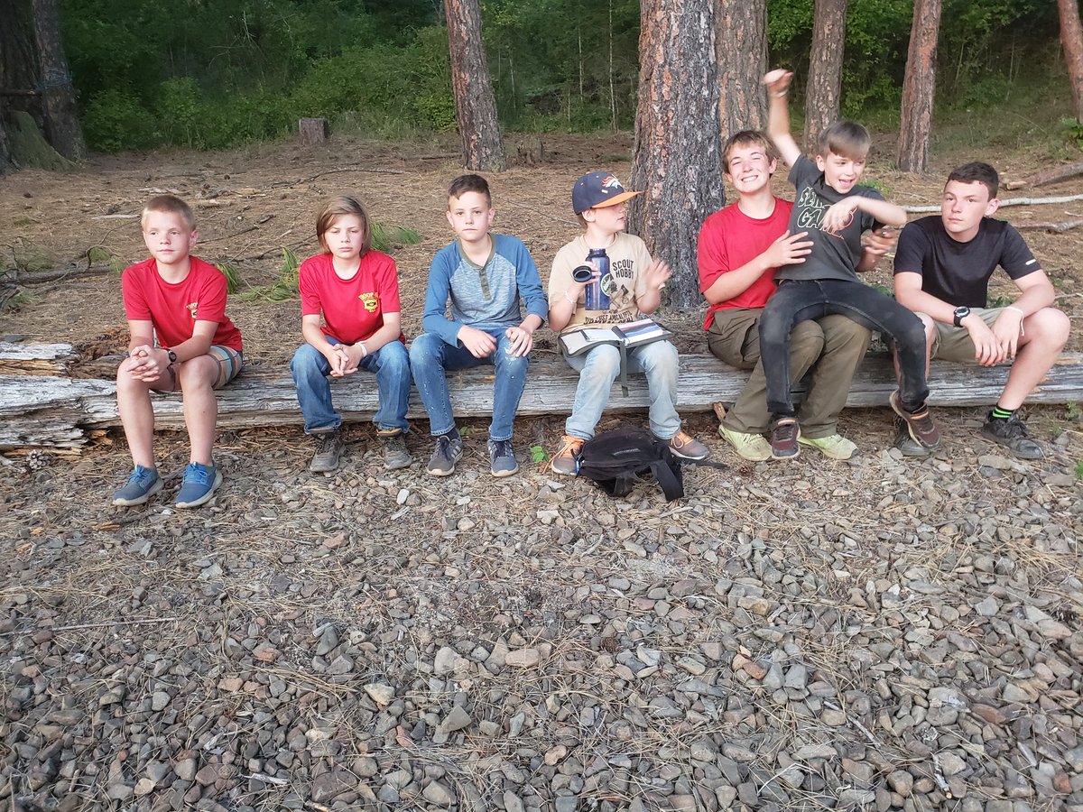 Troop400's tweet photo. So I just hiked the wilderness survival group out and they came up with the scenario that I was the pilot of a plane and was taking that selfie and crashed the plane. Now they will be staying the night in their shelter. With what they had in there day pack. Hope they make it! https://t.co/ml0S61deju