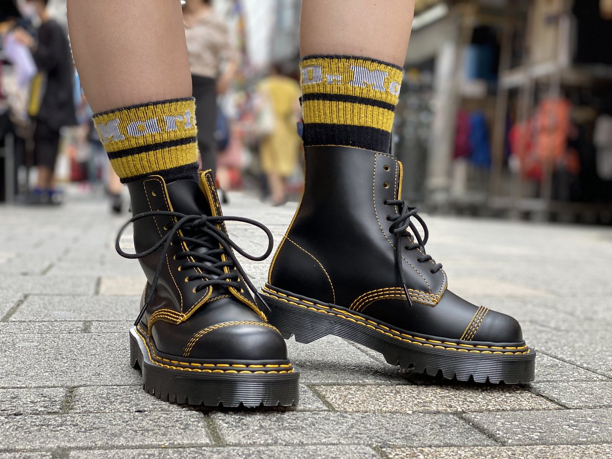 未使用✨Dr.Martens ショートブーツ 8ホール イエローステッチ 白-