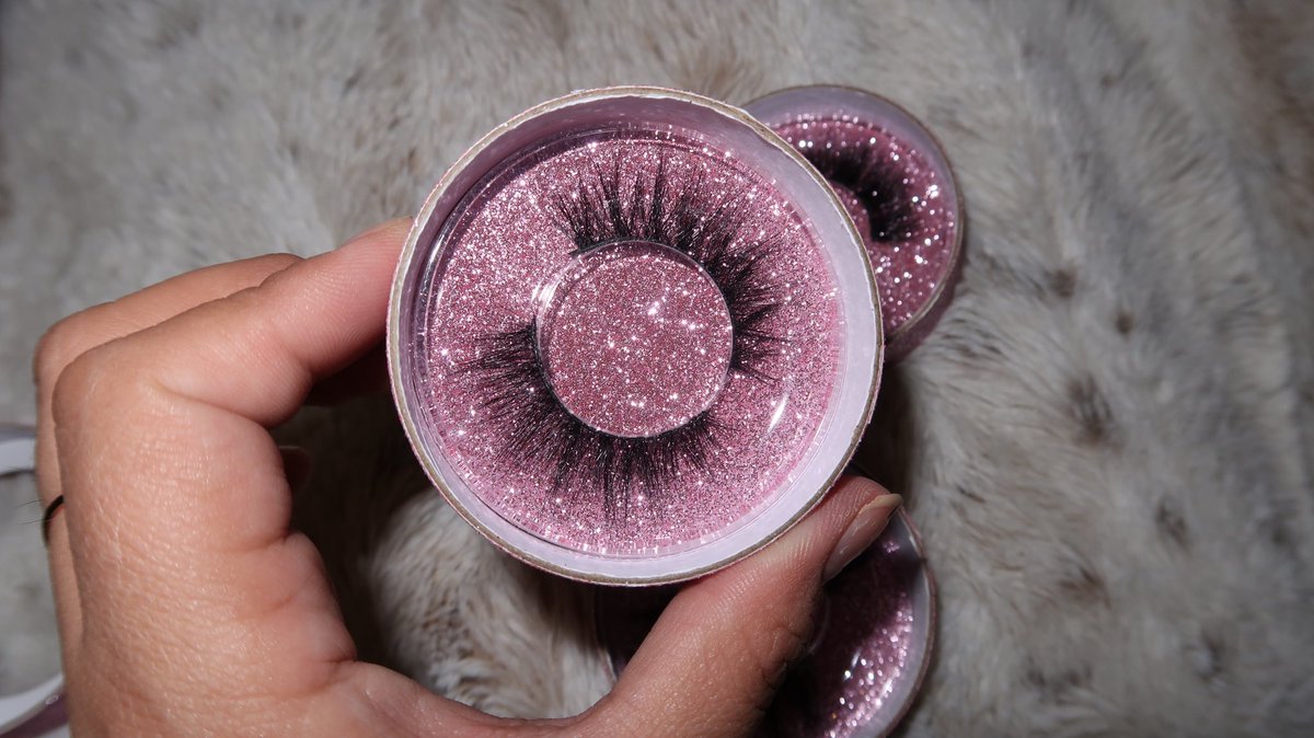gallegosmyeggos's tweet photo. I recently started a new business venture, I’m now a proud owner and curator of a faux mink (cruelty free) lash line! Website soon to come! Thankfully with the love, and support of my boyfriend, we will be offering local delivery!💘
Pricing: 
$8 per lash 
2 for $15 
3 for $23 https://t.co/k3yj6ZC5Tb