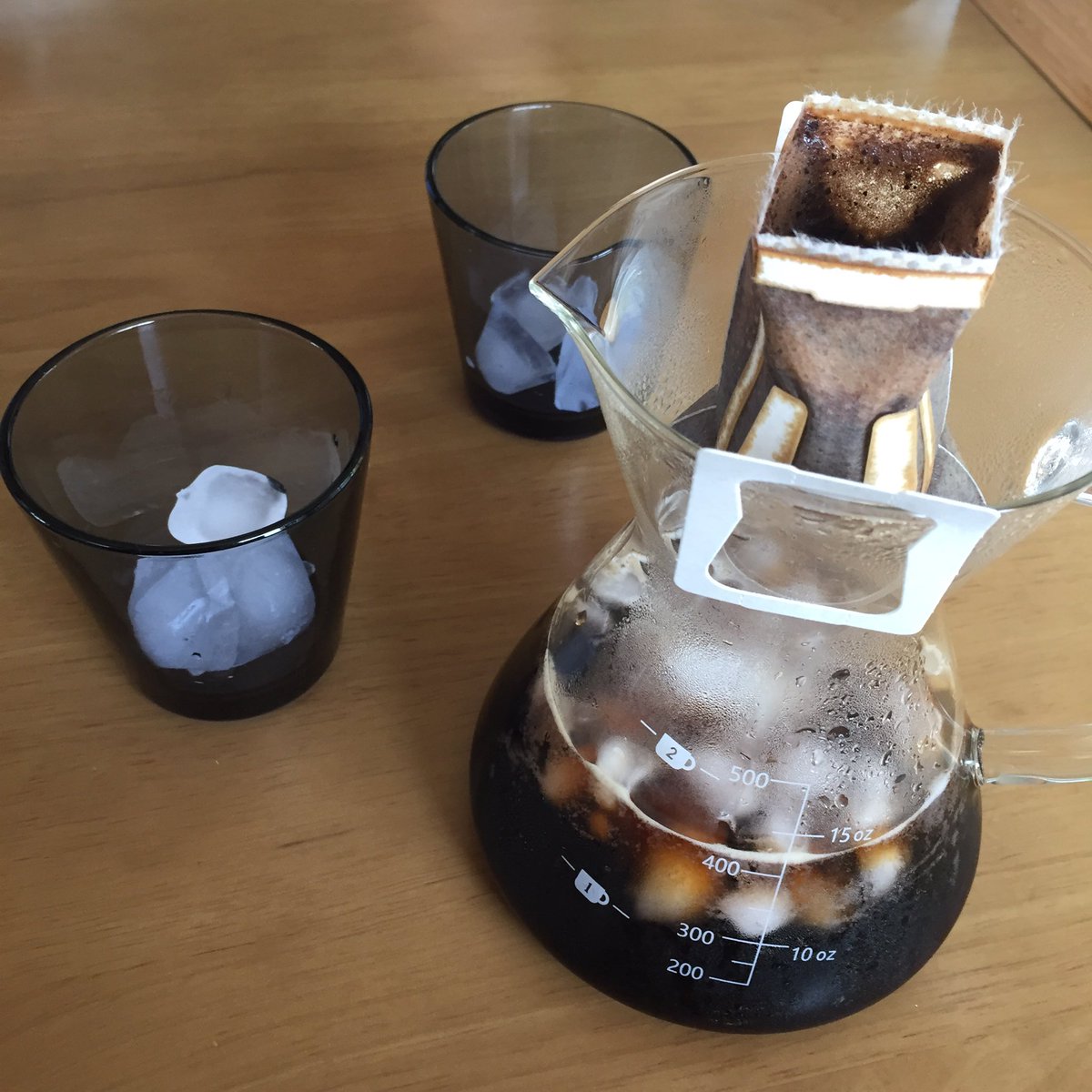 0420moni's tweet photo. 【当選🎁】
ブルックスのこひえもん(@coffee_emon )氏から"深煎りアイスコーヒー15袋"頂きました😎💕
氷を入れたグラスかポットにパックをセットしてお湯を注ぐだけ！

香り高くて程よい苦味の深煎り☕️
レベル高いアイスコーヒーです☺️☕️
簡単手軽だしかなりおススメ！

#当選報告 
#もにもに当選報告 https://t.co/lqDP0Y1g7V