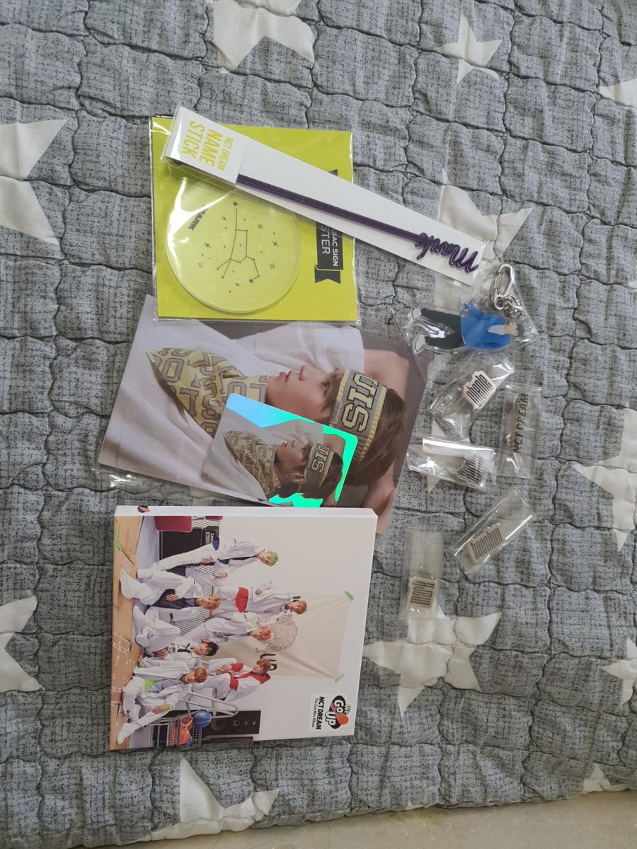Hello_LUCKYDAY's tweet photo. 오늘 홍대,합정쪽 마크 컵홀더 받으러 가신는 분들중 2시쯤부터 저도 홍대쪽 커피숍을 돌거예요 혹시 저를 보시���들은 Happy마크 라고 말씀을 해주시면  위고업 앨범(포카×)+nct공굿 1개 무료로 9분깨 드릴게요~~~

저는 아마 만랩커피에 1시40-2시 사이에 도착할거예요~~!!!!@♡@ https://t.co/rAnqYXe3RG
