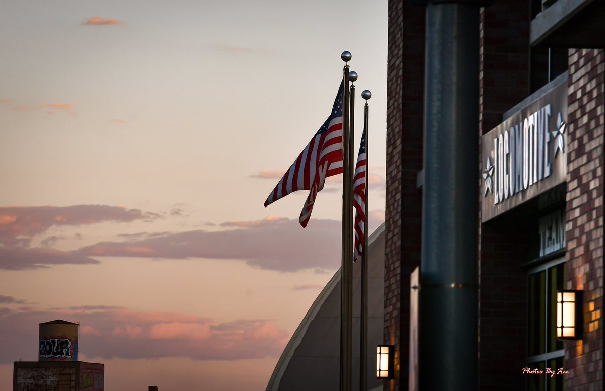 Photos_ByAce's tweet photo. Thursday Night in the 915... don’t know if we are ready for what lies ahead these next few days. But together we can get through it , one step at a time... #VivaLaRaza #LosPhotogs #cityOfThe915 https://t.co/YErujc0Vyz