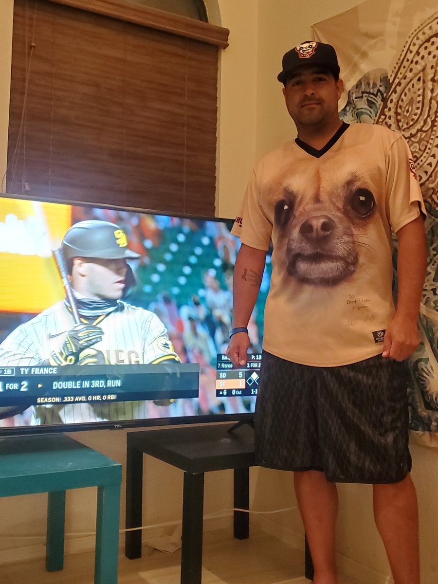 Supporting ex chihuahuas players in the show. Stay on 🔥🔥🔥 #Padres #bigfly #needabrownpadresjersey <a href="/Padres/">San Diego Padres</a>