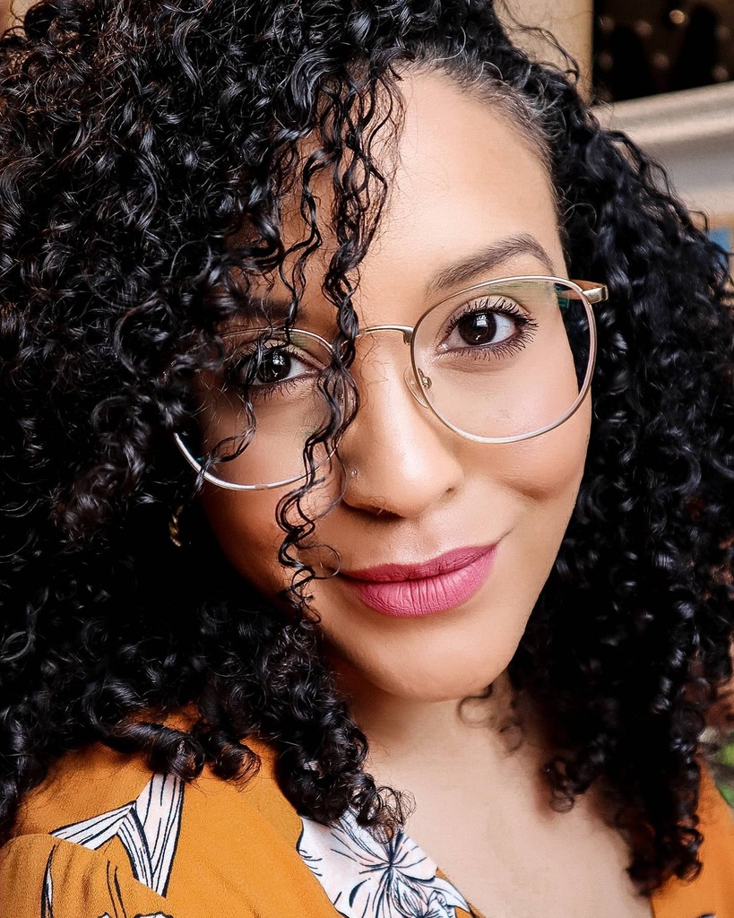 MiriamMMorales's tweet photo. Hi 👋🏼 I'm Miriam, and um....I'm a recovering people pleaser.
What are you recovering from?🤔
.
.
.
.
.
.
.
.
#healthyboundaries #girlswithglasses #eyebuydirect #myhairtexture #lovemycurls #myhairjourney #curlss #curlscurlscurls #curly_hair #curlyculture #curlycommunity #blog… https://t.co/NbzmAEpGfc