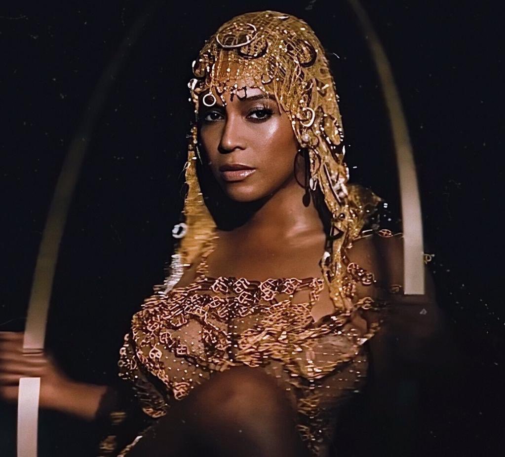 RutyelleCarval1's tweet photo. EU NÃO AGUENTO 
BEYONCÉ VOCÊ È TUDOOOO.

#BlackIsKing #Beyonce https://t.co/ZTQYH0g5cZ
