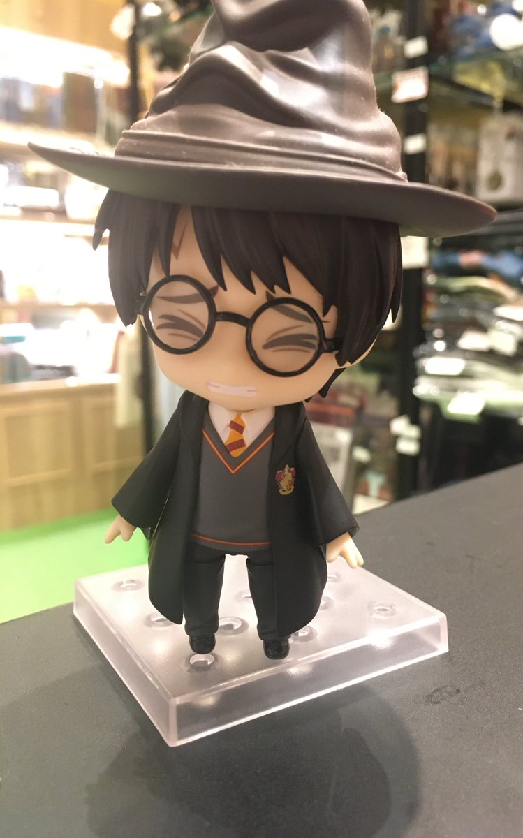 ウィザーディング ワールド ベストグッズコレクション 今日はハリーのお誕生日 おめでとうハリー ねんどろちゃんはちょうど組分けの時の顔になっちゃってますね そんな今日からスタッキングマグとbigタオルが新発売 タオルはハリーとヘドウィグ