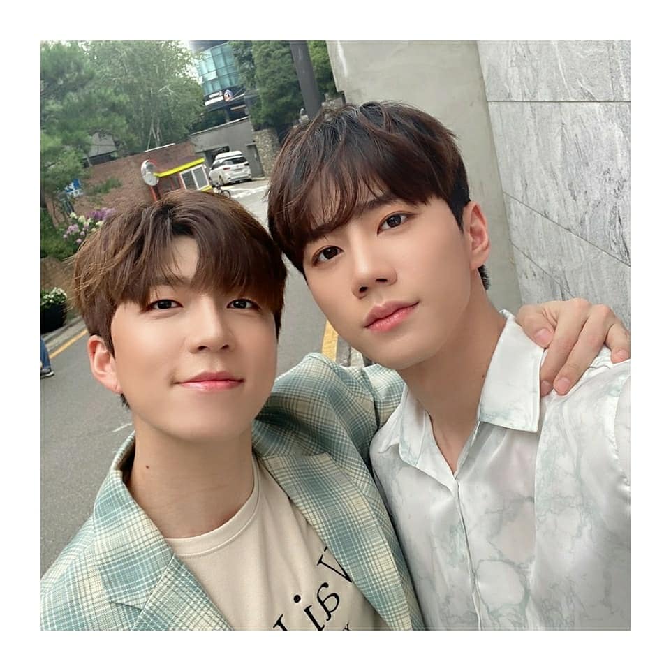 [#유키스] 키스미💋 금요일이에요! 잘생긴 oppa들 보고 낼 주말까지 화이팅❤🤟

#UKISS #SOOHYUN #LeeJunyoung
#수현 #이준영 #잘생긴 #맏막즈