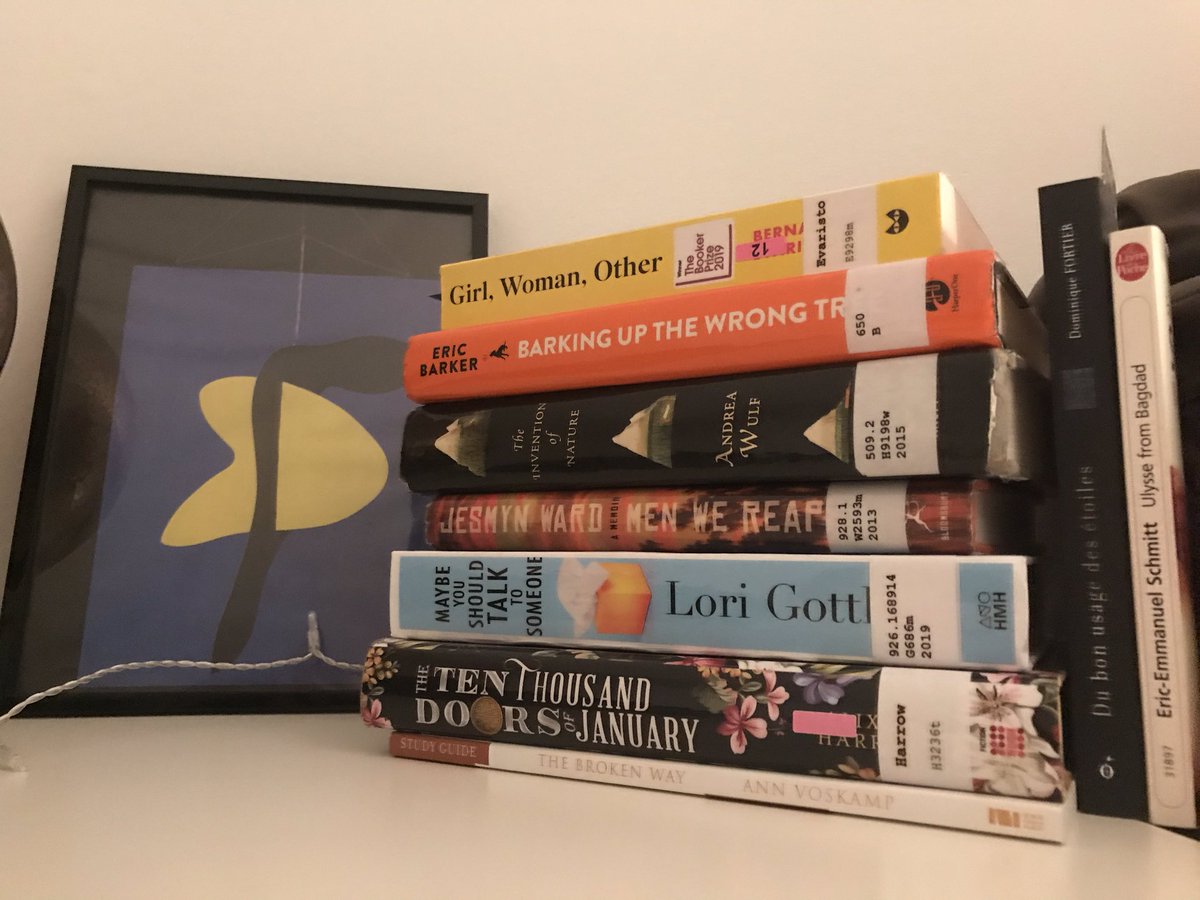 morenoum's tweet photo. #TinyThings that make me #happy #library https://t.co/KuEK0Of5zh