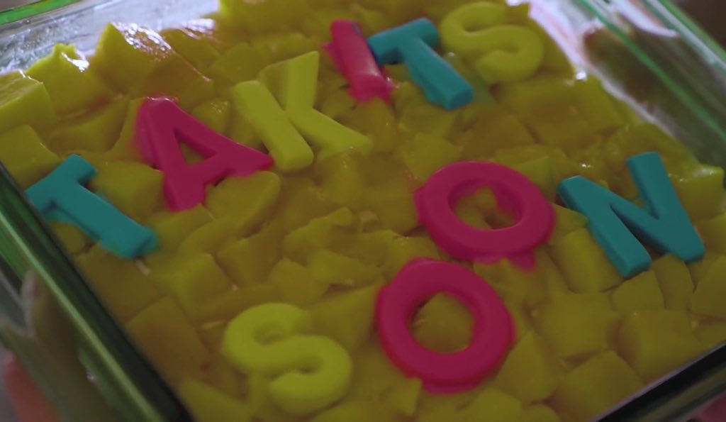 imJCAlcantara's tweet image. Imbis na TAKITS soon. SAKITT lang pala makikita ko. Xavier, paki balik nalang yung tupperware! Magagalit mama ko! #HelloStrangerEP6