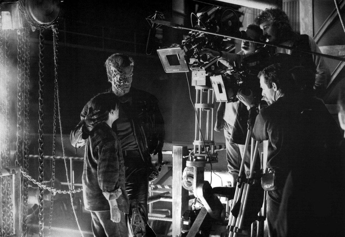 SPARTAKvrn's tweet photo. За кулисами.

На съёмках фильма «Терминатор 2: Судный день» (1991). https://t.co/8ILx8sveJP