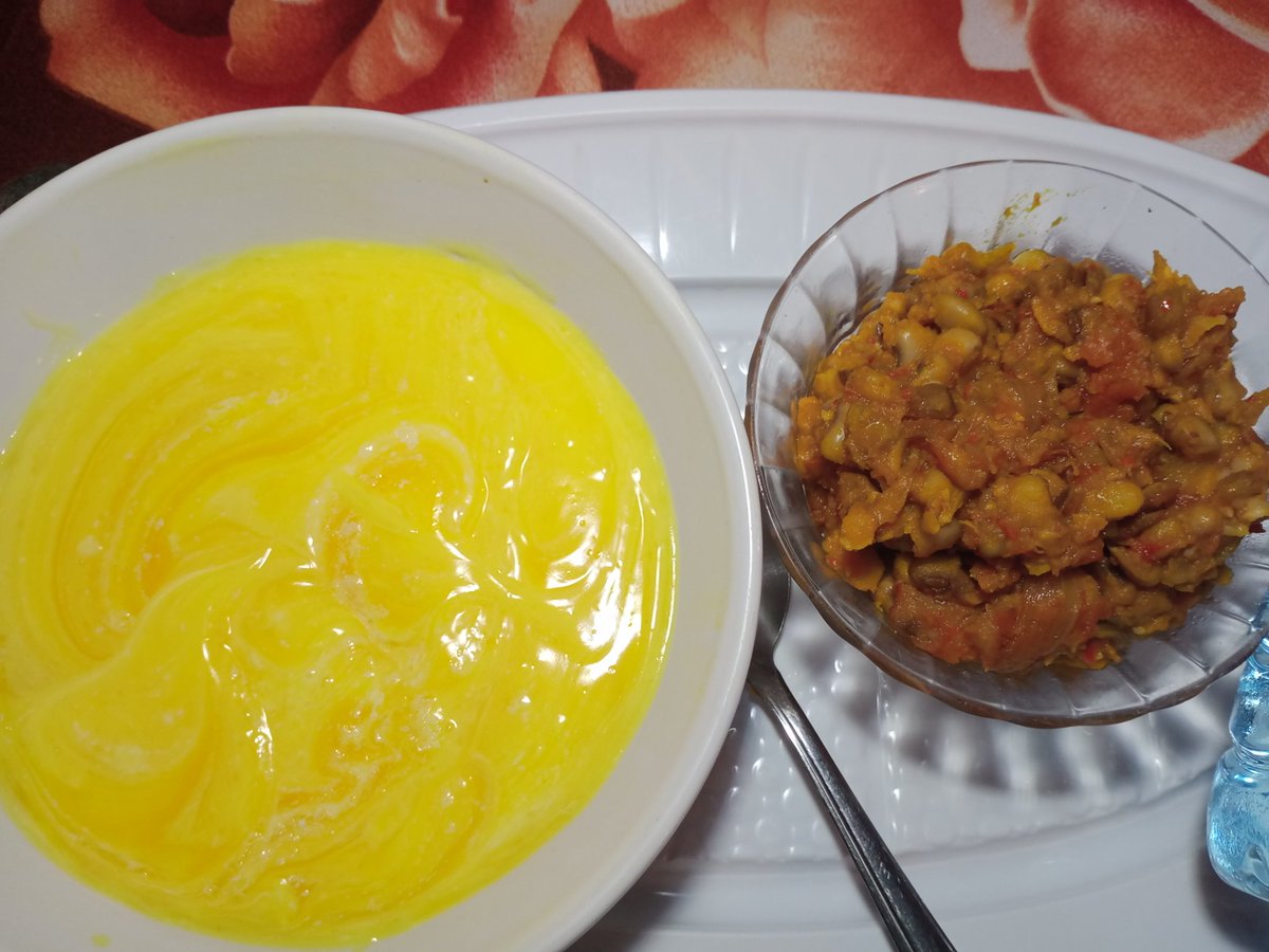 Jennydbavy's tweet photo. Who's thinking of breakfast ideas?
Have you tried our eggs or our special fried beans?....Chai! "Deadest o!"
#realdeltababe #proudlyitsekiri #jscravings #itsokaytocrave #breakfast #friedbeans #eggsauce #dodo https://t.co/KUYPdS3ofl