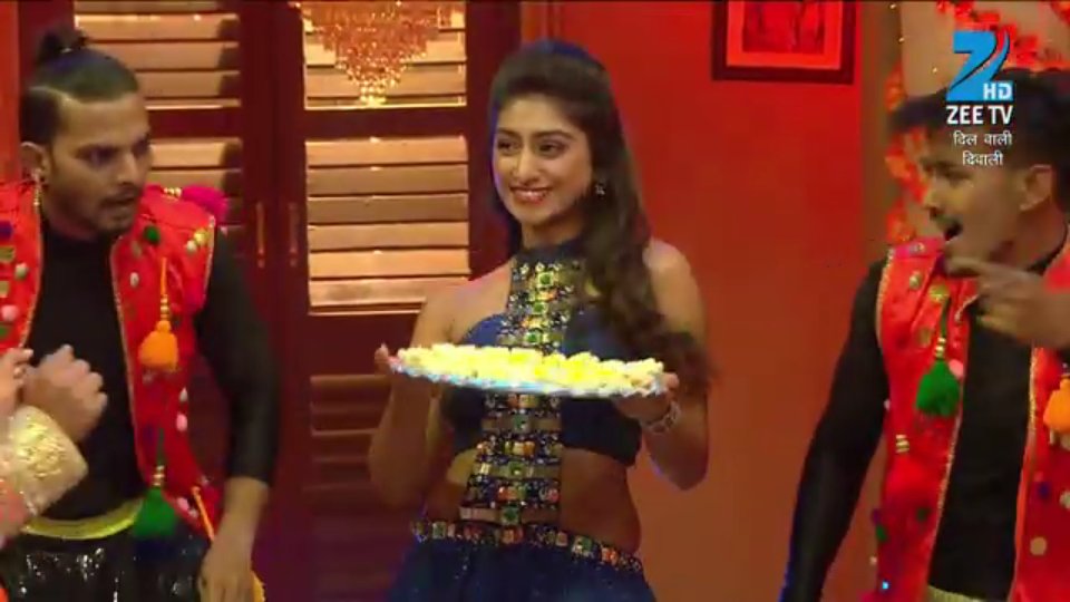 MohenaSinghWeb's tweet photo. #ThrowbackDiaries
To,
2016.
Watch, Dance Ki Rajkumari, Mohena Kumari Singh @SinghMohena , performing with veterans performers of television industry at Dil Wali Diwali program of @ZeeTV .
https://t.co/gkb1tlDkde
#MohenaAddicted #MohenaSingh #MohenaKumari #MohenaKumariSingh https://t.co/t4CJUFqdFu