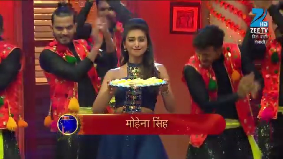 MohenaSinghWeb's tweet photo. #ThrowbackDiaries
To,
2016.
Watch, Dance Ki Rajkumari, Mohena Kumari Singh @SinghMohena , performing with veterans performers of television industry at Dil Wali Diwali program of @ZeeTV .
https://t.co/gkb1tlDkde
#MohenaAddicted #MohenaSingh #MohenaKumari #MohenaKumariSingh https://t.co/t4CJUFqdFu