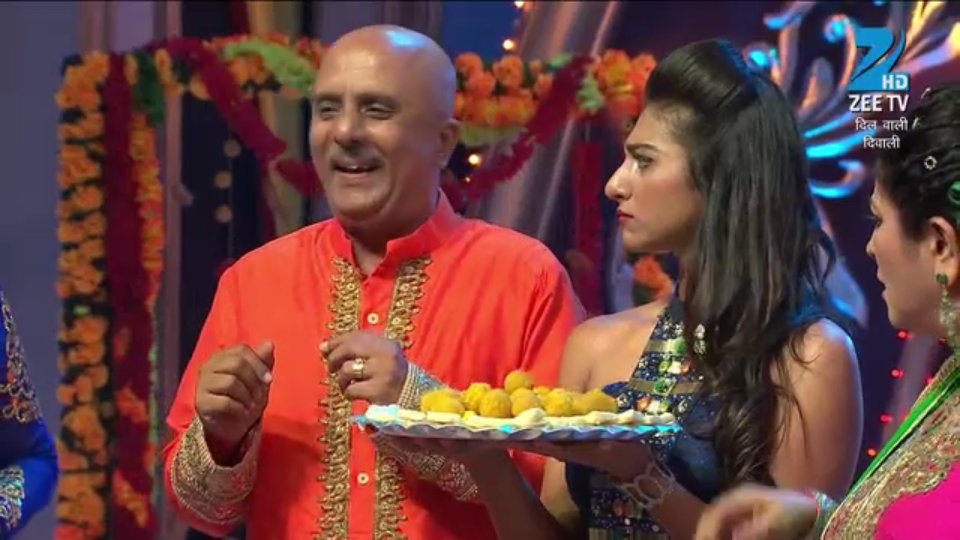 MohenaSinghWeb's tweet photo. #ThrowbackDiaries
To,
2016.
Watch, Dance Ki Rajkumari, Mohena Kumari Singh @SinghMohena , performing with veterans performers of television industry at Dil Wali Diwali program of @ZeeTV .
https://t.co/gkb1tlDkde
#MohenaAddicted #MohenaSingh #MohenaKumari #MohenaKumariSingh https://t.co/t4CJUFqdFu