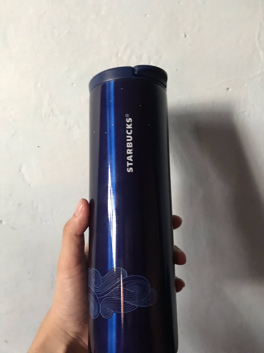 adeimeldas's tweet photo. GIVE AWAY ALERT! 🚨 

Akoh punya satu tumblr starbucks edisi autumn blue moon. Baru dipake sekali bangeeet pas baru beli. Ku nggak pake lagi karena ya emang nggak pernah ke starbak lagi 😭

Kalau ada yang mau rt aja, nanti ku pilih random tapi kalau bisa yang dom bogor yaa 😍 https://t.co/ldjWSOUsnP