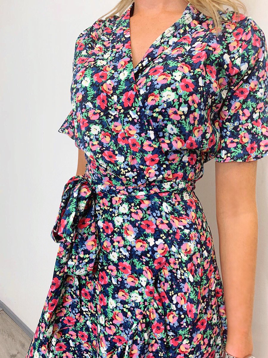 TheStyleMarket1's tweet image. Making all your floral dress dreams come true 🌸💫 
.
Shop: thestylemarket.ie