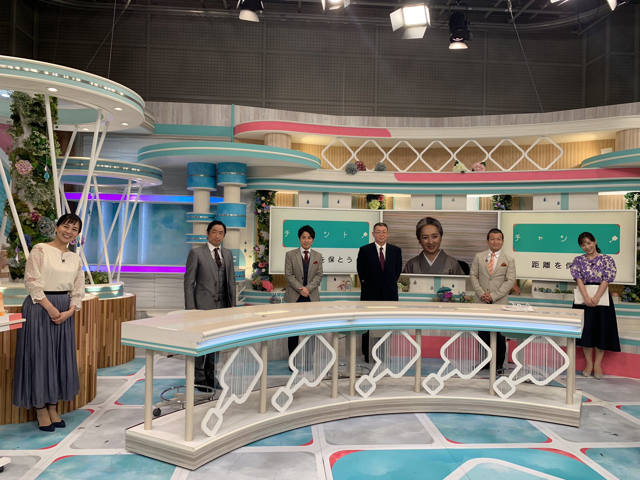 安田大サーカス 団長 安田 Cbc チャント で半沢直樹番宣行ってきました ニュース番組は緊張したけど皆さんが暖かくて楽しく一所懸命やらせて頂きました 半沢直樹2話で番宣6本 香川さんには多大な恩赦を受けております 半沢直樹 大和田取締役