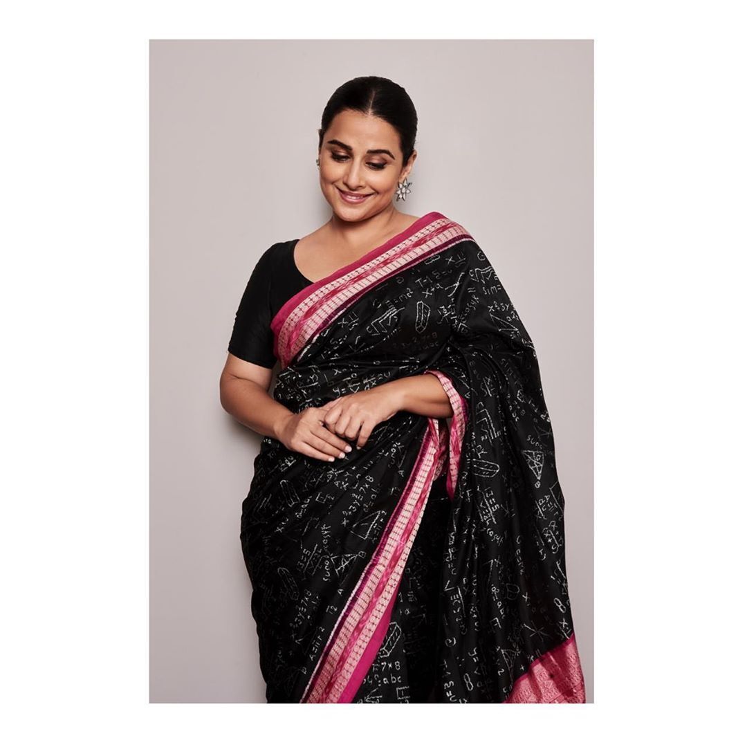 UrbanAsian's tweet photo. @vidya_balan doing E Promotion ShakuntalaDevi wearing this graceful saree.....😍😍❤️❤️.
.
.
.
.
.
.
#shakuntaladevi #vidyabalan
#webrelease #bollywood #southasian #urbanasian https://t.co/YYIjl7HuTx