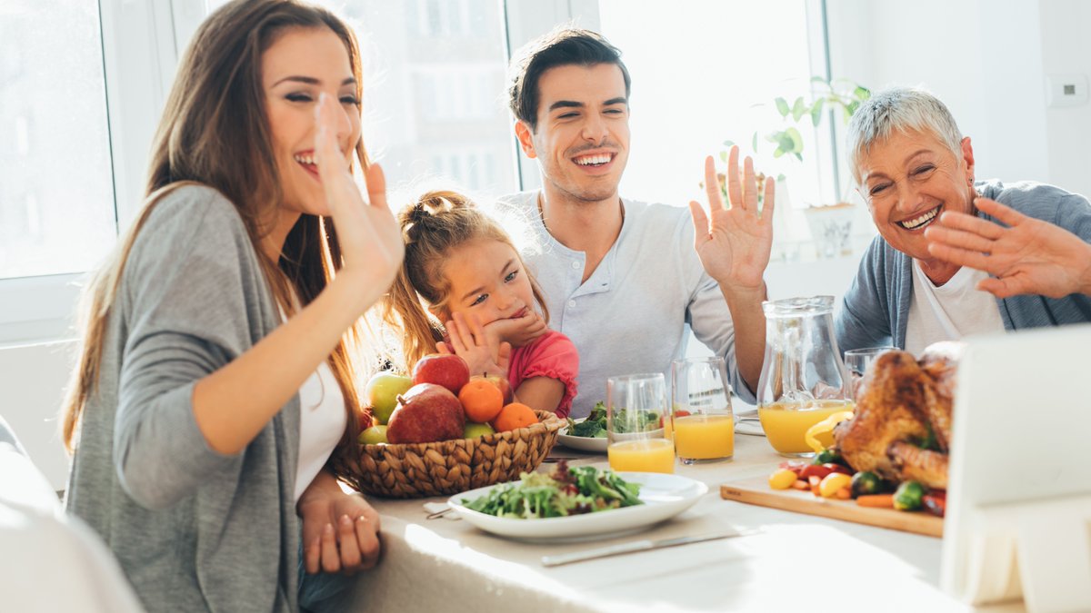 braintumourrsch's tweet photo. We're going #live on Facebook in 30 minutes π Tune in to hear all about our summer campaign, #DoLunch, from @melanietiley & ask questions π½οΈ Watch here β‘οΈ https://t.co/1rmarejFPN And don't forget to sign up to #DoLunch and help our vital work continue π https://t.co/jJbpHIDMAL https://t.co/UWSlD2L7w7