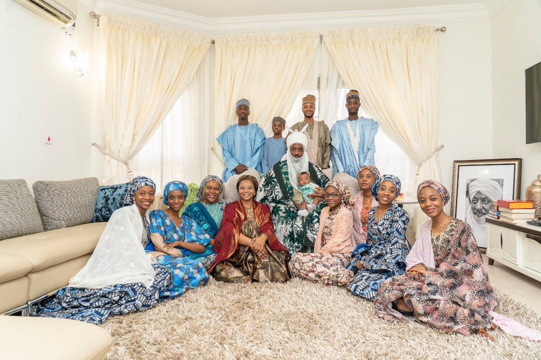 khadijayusra_'s tweet photo. Eid Mubarak from mine to yours ✨ https://t.co/btmsoZ5Qms