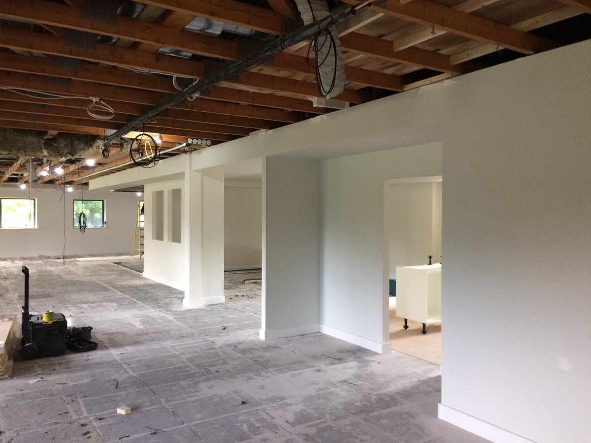 chameleonbusint's tweet photo. Project update! 👷‍♀️🛠️

Things are full speed ahead at our @Ideagen_Plc project in Nottingham. This week more painting has been done and work has started on the reception area! 

#onsite #workinprogress #peopleinspired #workspace #commercialinteriors #fitoutinteriors https://t.co/2EUFFyT5V8