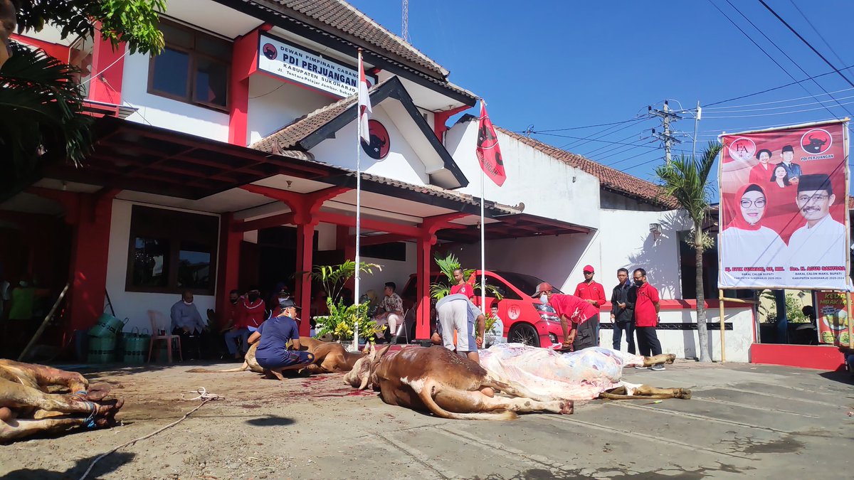 PDIPskh's tweet photo. DPC PDI Perjuangan Kab. Sukoharjo mlakukan pmotongan hewan kurban sbnyak 6 ekor sapi di Kantor DPC,
Keg ini turut dihadiri oleh Ketua DPC,bserta sluruh jajaran Pengurus DPC, PAC, Anggota Fraksi PDI Perjuangan DPRD Kab. Sukoharjo dan Komunitas Juang.
#PDIPerjuangan
#Iduladha1441H https://t.co/CWmUXnp1bo