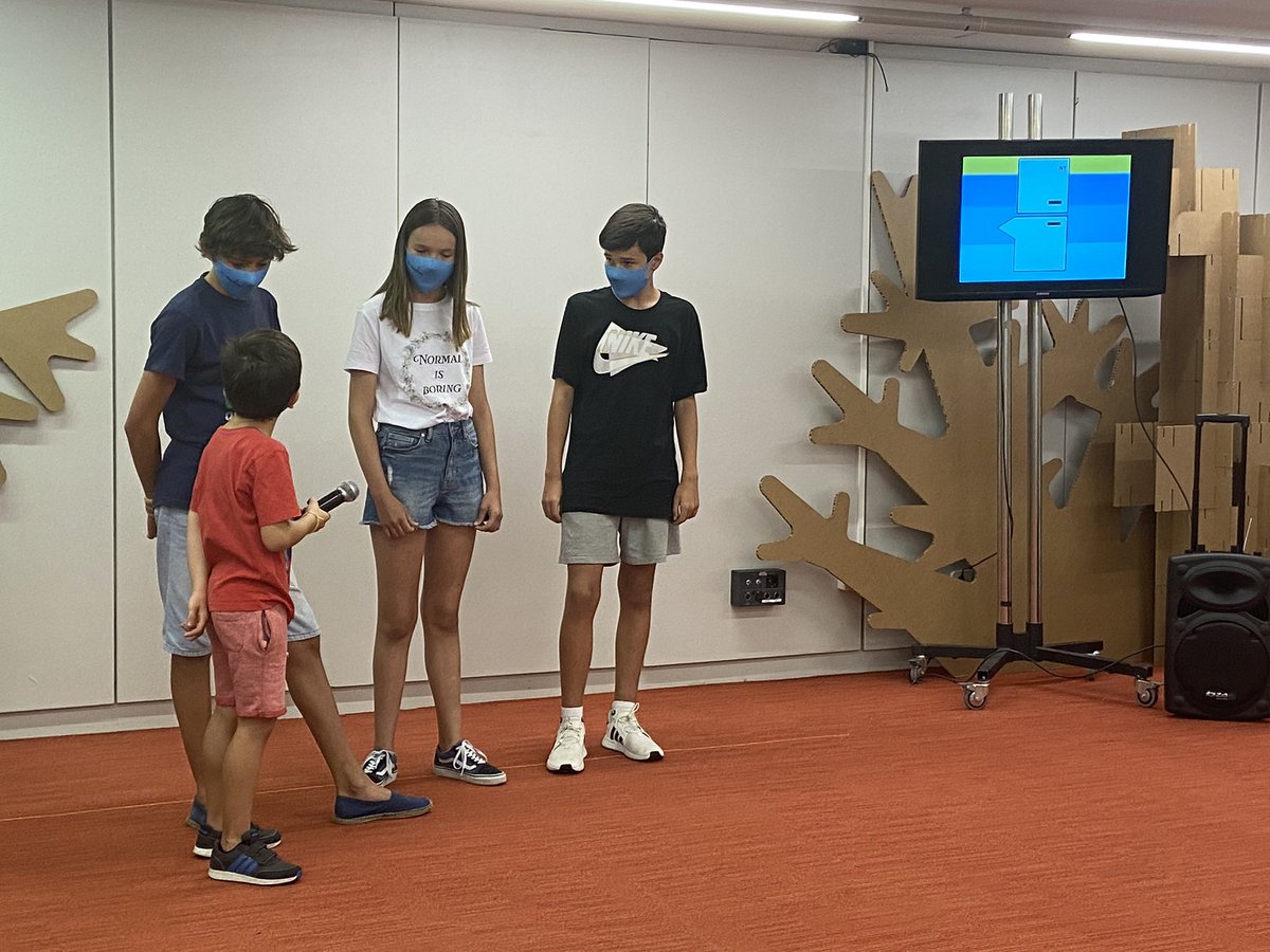 ifemathinkids's tweet photo. Llegamos a la presentación del último grupo, NATURAL TECH que ofrece una solución sencilla para mantener una vida saludable mediante tres productos complementarios.

➡️ Una nevera
➡️ Una báscula
➡️ Una pulsera

#CampusIFEMAThinkids 
📍 @IFEMA https://t.co/MdUyh3i0ab