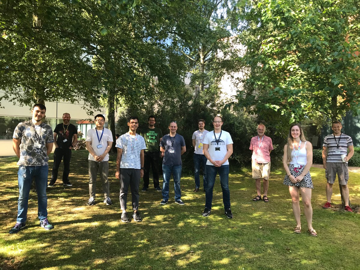 Today we wish a very fond farewell to two WPU group legends on the same day - Aimee  @aimeekclarke and James  @JRossiAshton (both front right-ish).  @ChemistryatYork (1/3)