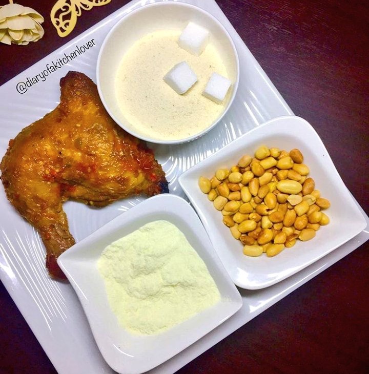 AfricaFactsZone's tweet photo. Nigerian delicacy, garri soakings. https://t.co/H9kLMf62vH