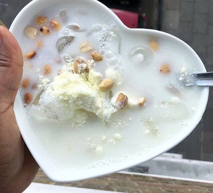 AfricaFactsZone's tweet photo. Nigerian delicacy, garri soakings. https://t.co/H9kLMf62vH
