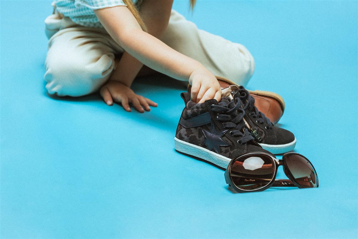 acebosshoes's tweet photo. Fatigués de voir les chaussures de vos enfants toujours sales ? 🤦��♂️
Chez acebo's, nous concevons aussi des modèles foncés et donc... moins salissants ! 😜

Foncez retrouver ce modèle sur notre site : 😍
https://t.co/9ObGwQkk6N

#acebosshoes #kidfashion #trendykids #mode https://t.co/ZB048zjb6w