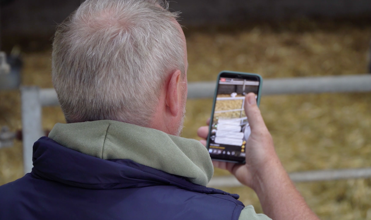 CannonHallFarm's tweet photo. We have broadcast live for 132 consecutive days to join Farmer Robert on his last farm broadcast (well, until Sunday!) 
New schedule: Tuesday/Thursday supporters and Friday/Sunday all https://t.co/IxNz0IQW2w