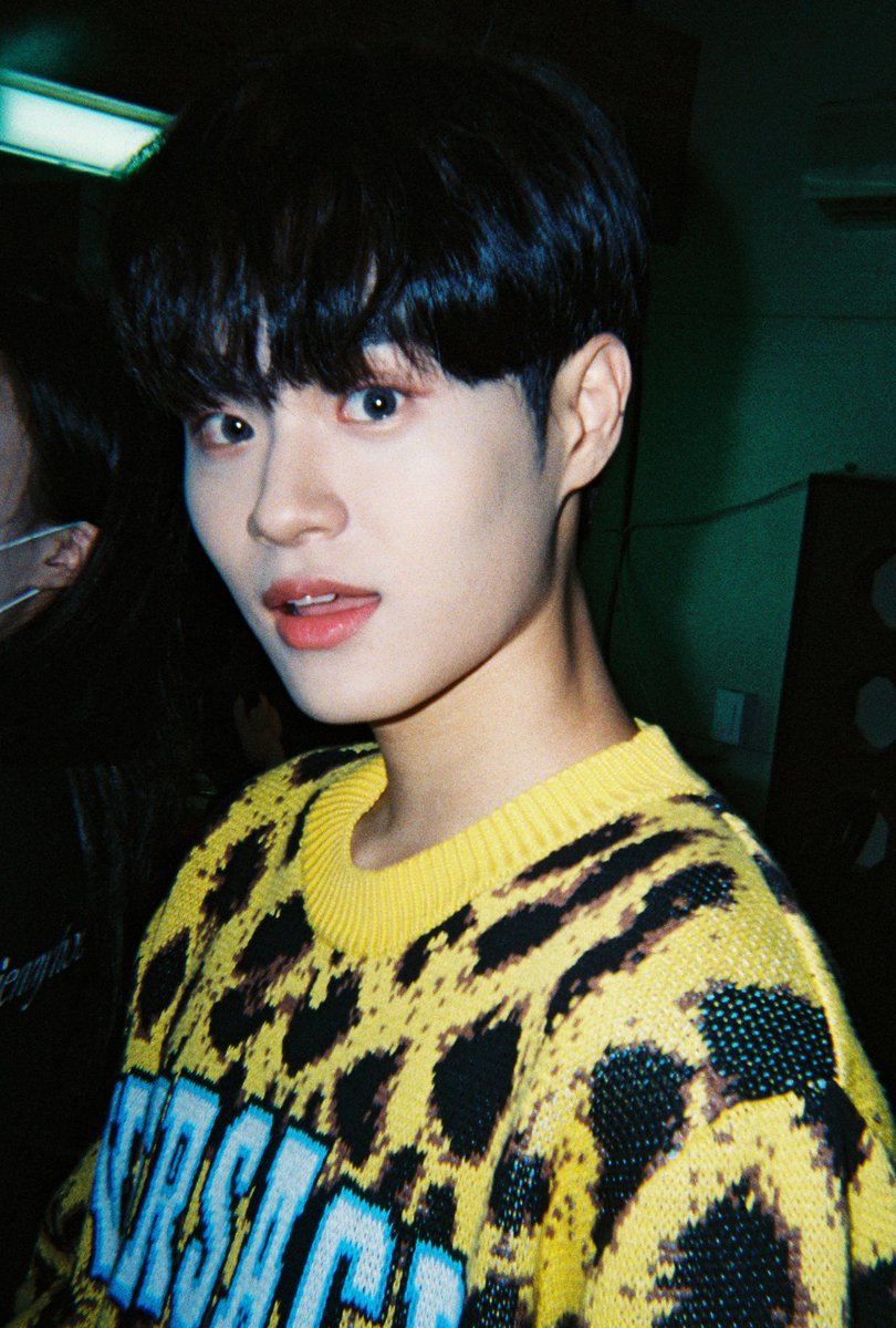 M2MPD's tweet photo. 필름카메라로 기록한 7월의 추억📸 8월에도 쭈욱 엠투와 함께해요❣ #7월의엠투 #M2film #BE_ORIGINAL #AB6IX #에이비식스 @AB6IX https://t.co/zYdJ9AGt2x