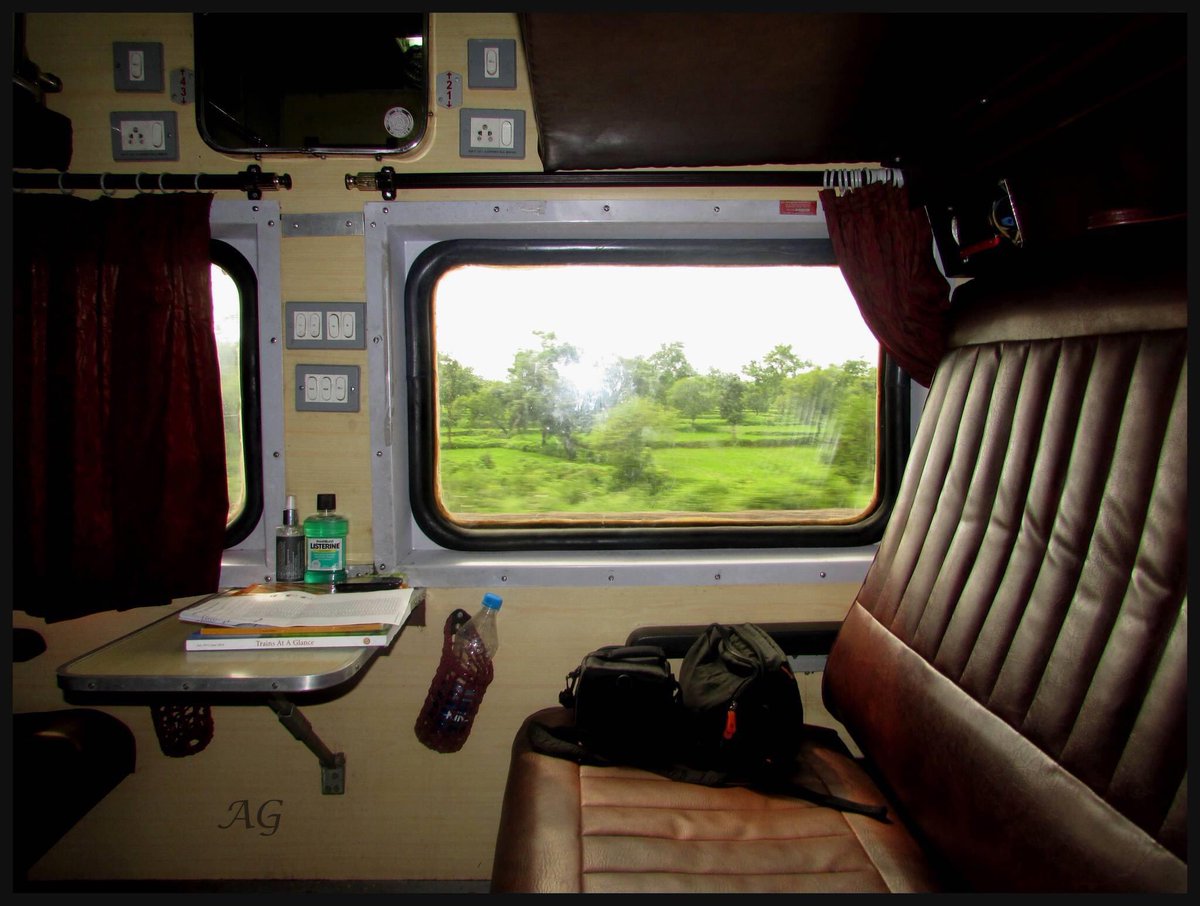 PantryCar's tweet photo. 7 years ago on this day took 18237 Chhattisgarh Exp from Bilaspur to LDH. Got this lovely 2011(11027/SECR) made First Class Coach. I had the entire cabin for myself till Nagpur! Major Missing! #IndianRailways #IRFCA #ChhattisgarhExpress #FastPassenger 🤪 @GMSECR #firstclass https://t.co/KP3rxAPeIt