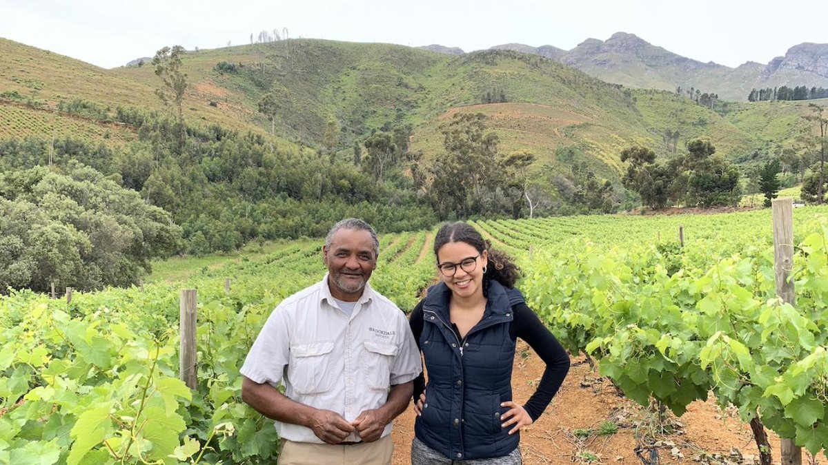 CapeWinemakersG's tweet photo. Kiara Scott is the dynamic and bubbly winemaker at Brookdale Estate - and a past CWG Protégé. Jancis Robinson has featured the story of her incredible journey. Have a read, here: https://t.co/09XCXvhzOg

#CWGProtegeProgramme
#CapeWinemakersGuild
#SaveSAWine
#DrinkResponsibly https://t.co/YxcIHPhaPa