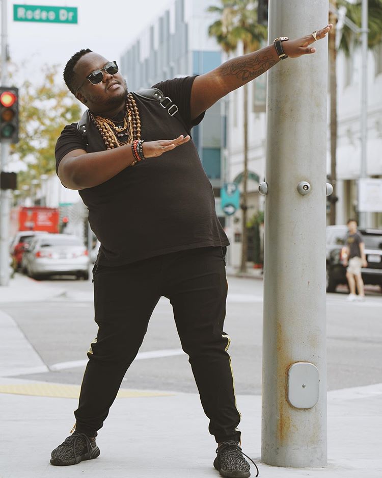 MabasaRodney's tweet image. Did you hear about #KhustaEP song by @HeavykDrumboss 🔥🔥🔥That song is doing the most. I can literally dance to it all day 💃

You can stream and download.
electromodeza.lnk.to/Heavy-K-KHUSTA