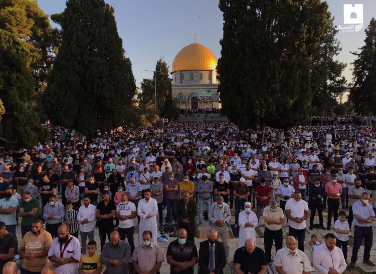 Mescid-i Aksa’nın kırılacak 
prangalarının habercisi,
Ayasofya’da bu ülkeye bayram namazı nasip eden Rabb'ime hamd-u senalar ile..

Hz. İbrahim sadakati,
Hz. İsmail teslimiyetinde 
bir iman duasi ile..

Kurban Bayramımız Mübarek Olsun

 #EidMubarak 
 #hayirlicumalar