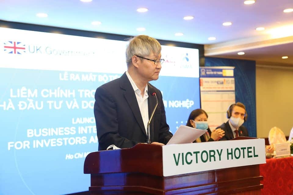 UNDPVietNam's tweet image. “Corruption creates serious risks for investors &amp;amp; startups. That’s why we need to practice integrity in the business environment” - Mr. Vo Tan Thanh, Deputy Chairman of #VCCI at launch of #BusinessIntegrityToolkit for #investors &amp;amp; #startups
👉 bit.ly/2XcHVmN

#FairBiz